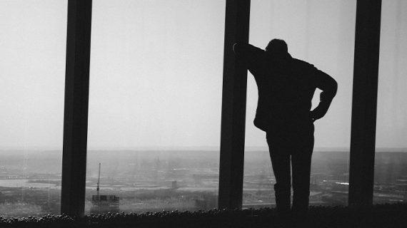 Mengelola Emosi Investasi: Cara Ampuh Hindari Panic Selling dan FOMO